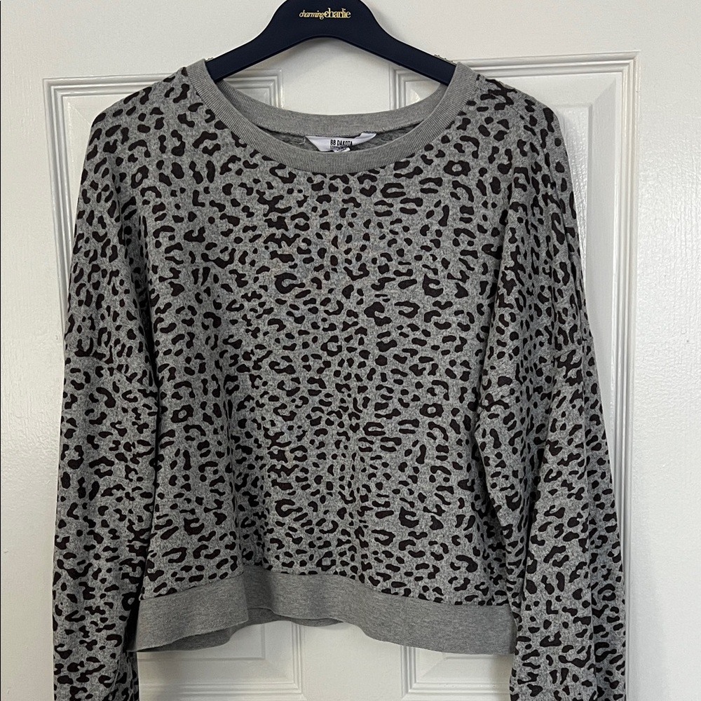 BB Dakota Steve Madden Gray Leopard Print Top Lightweight Sweatshirt